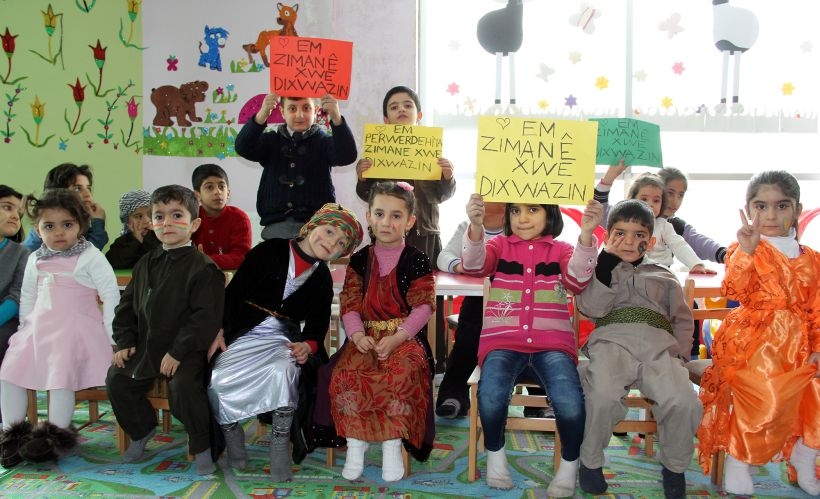 Van'da çocuklar ana dili gününü şarkılarla kutladı