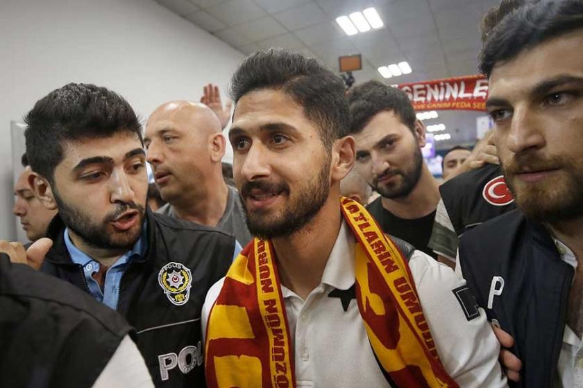 Galatasaray'la anlaşan Emre Akbaba, İstanbul'a geldi