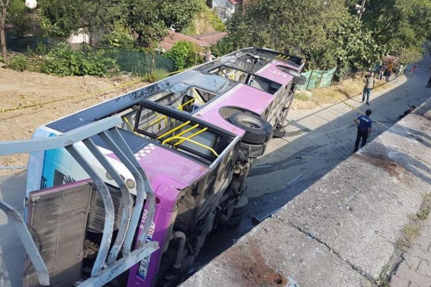 Sarıyer'de yolcu otobüsü devrildi : 1 kişi yaralandı