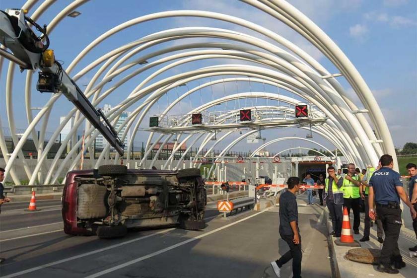 Avrasya Tüneli girişindeki kaza nedeniyle 3 gişe trafiğe kapatıldı