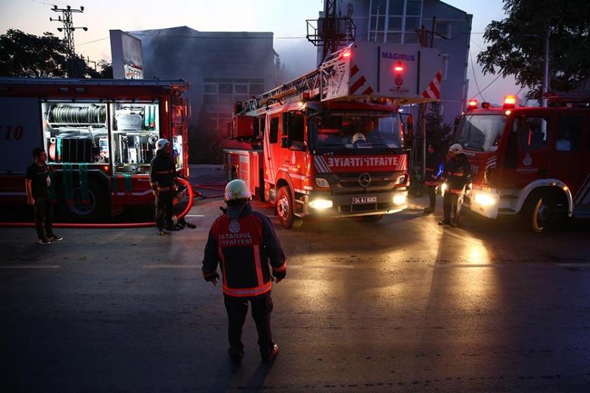 Başakşehir'de çorap fabrikasında yangın