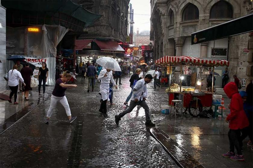 İstanbul'a şiddetli yağış geliyor, AKOM'dan 'trafiğe çıkmayın' uyarısı