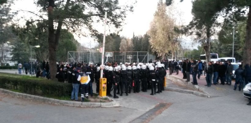 Ege Üni.'de gözaltına alınan öğrenci yeniden hastaneye kaldırıldı