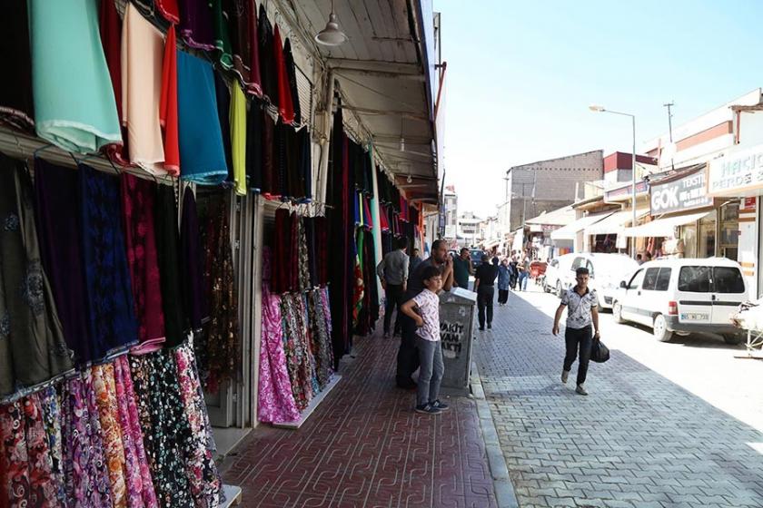 Esnaf kriz nedeniyle kepenkleri kapatma aşamasında