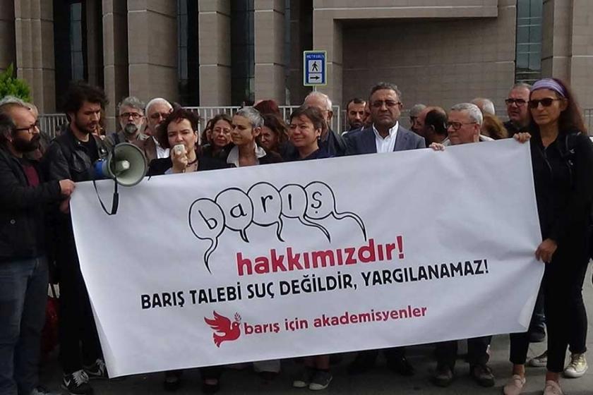 Barış akademisyeni Sözeri yargılandı: Bildiri bir barış çağrısıdır