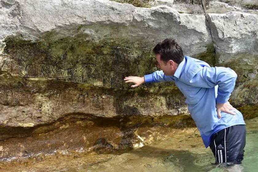 Baraj suları çekilince kaya resimleri ortaya çıktı