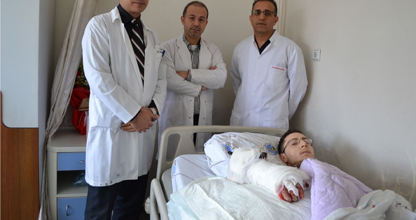 Suriyeli işçinin kopan kolu dikildi