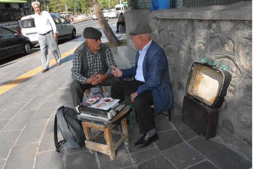 Arzuhâlci: Meslek de kazanç da nostaljik