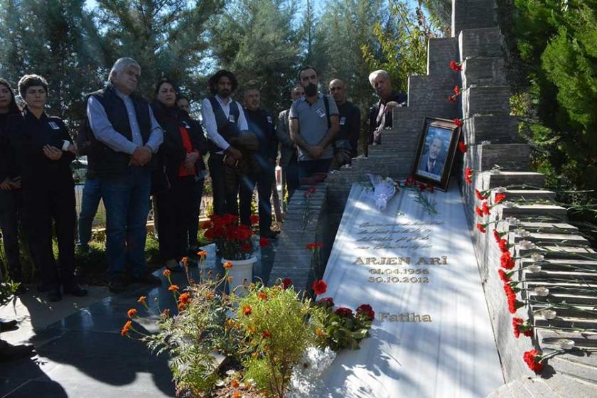 Kürt Şair Arjen Arî mezarı başında anıldı