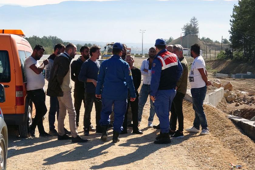 Karabük’te ücretlerini alamayan işçiler iş bıraktı