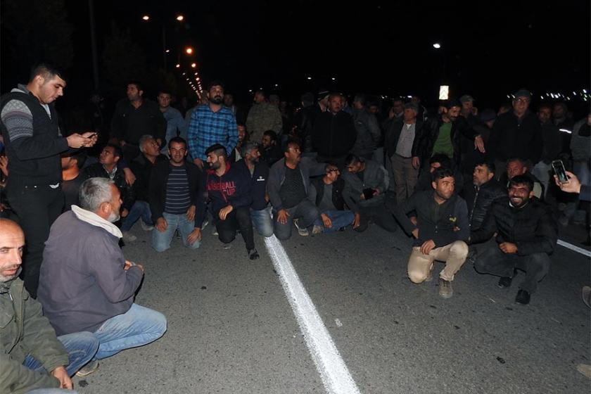 Şeker fabrikasından paralarını alamayan üreticiler yol kapattı