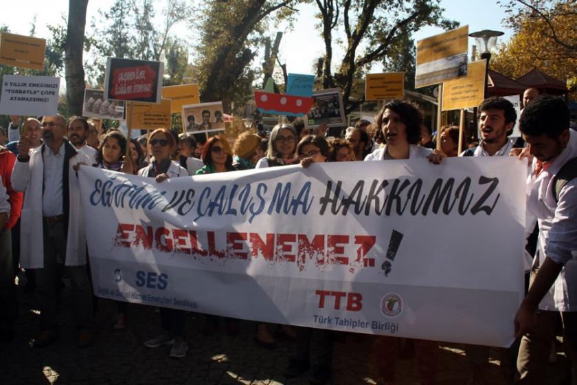 Sağlık emekçileri 'sakıncalı hekim' yasasına karşı eylemde