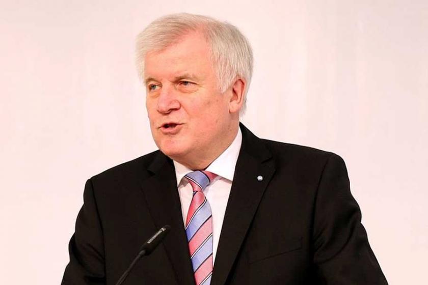 Almanya İçişleri Bakanı CSU liderliğini bırakıyor