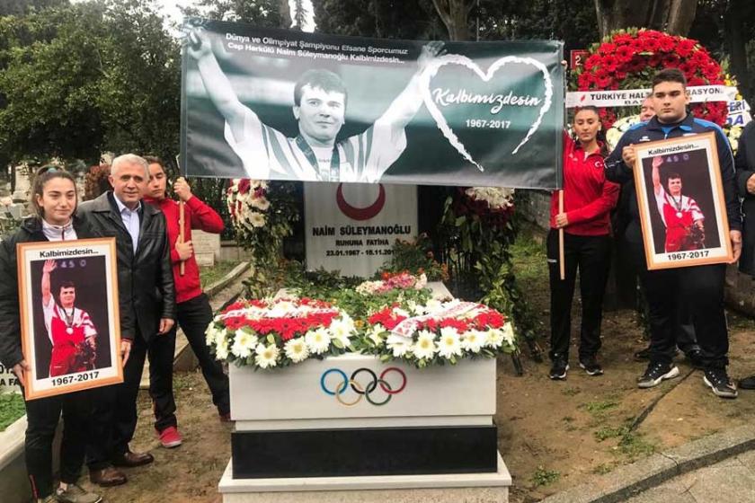 Naim Süleymanoğlu mezarı başında anıldı