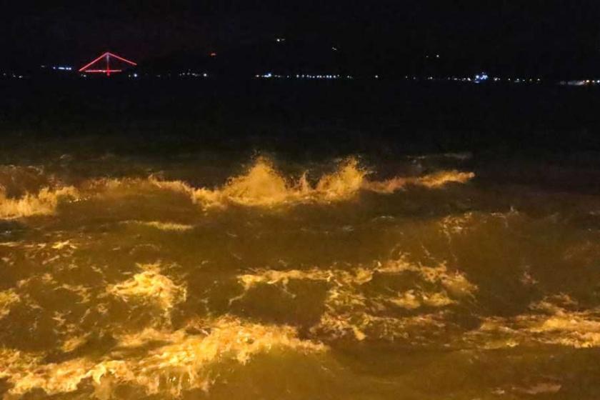 İstanbul'da sağanak yağış ve fırtına etkili oluyor