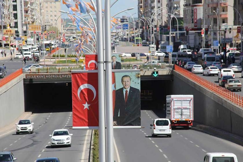 Erdoğan'a afiş ve bayrak düzenlemesi yanıtı: Kendinle başla