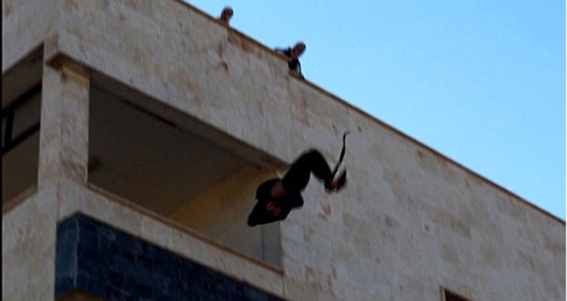 IŞİD bir kişiyi daha binadan atarak öldürdü