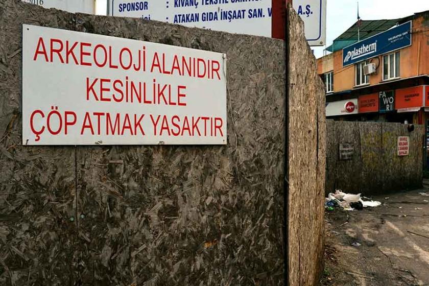 Arkeolojik kazı alanını çöplüğe çevirdiler