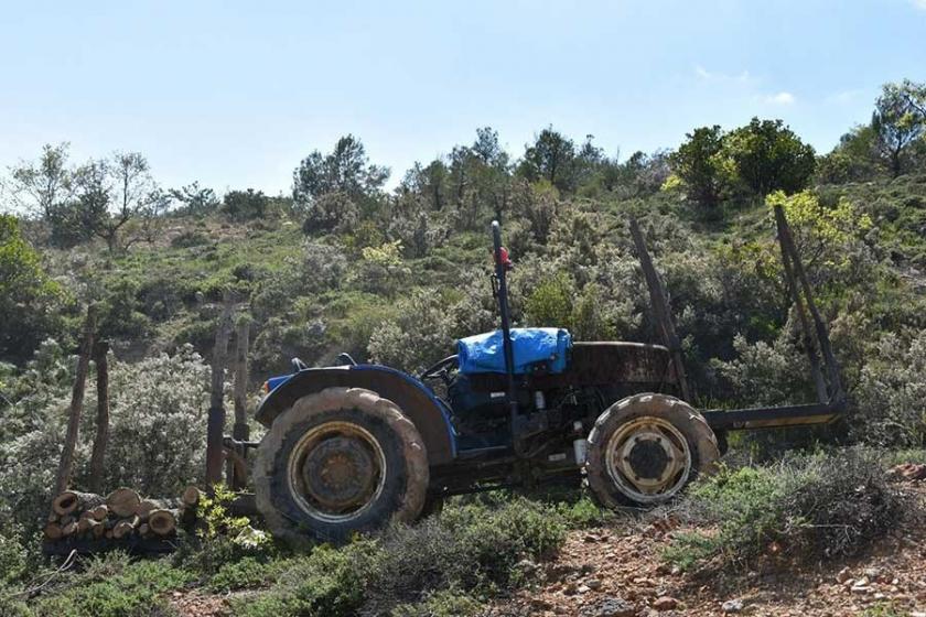 Devrilen traktörün altında kalan çiftçi yaşamını yitirdi