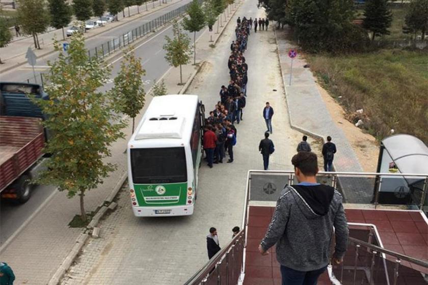 BAİBÜ’de ulaşım sorunlarıyla ilgili imza kampanyası