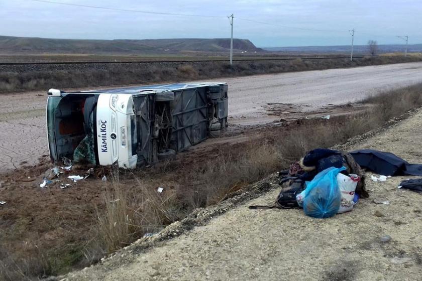 Yozgat'ta yolcu otobüsü kaza yaptı: 1 ölü, 18 yaralı