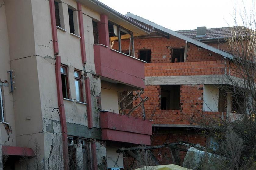 Heyelanın vurduğu mahallede 3 yıldır çalışma olmamasına tepki