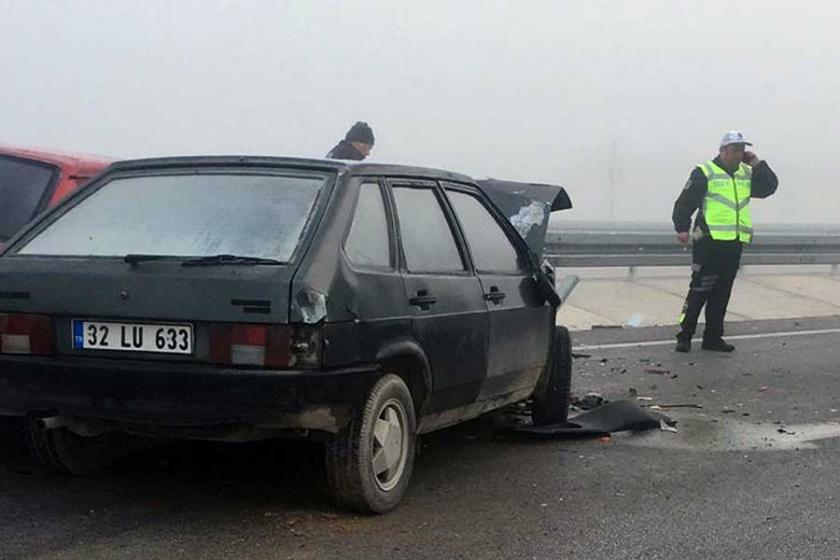 Isparta'da 10 araç birbirine girdi: 19 yaralı