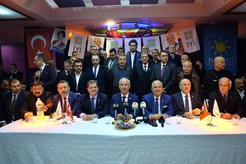 Mersin'de MHP'den istifa edenler İYİ Parti'ye geçti