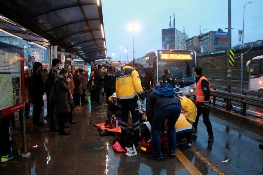 Metrobüs durağındaki kazada bir kişi hayatını kaybetti