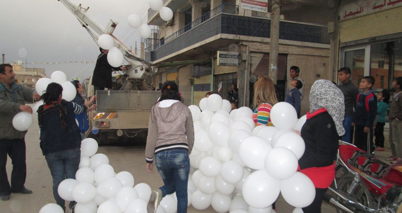 Rojava sokakları 8 Mart için süsleniyor