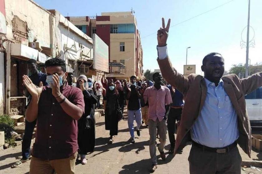 Sudan’da koalisyon ortaklarından istifa çağrılarına karşı miting