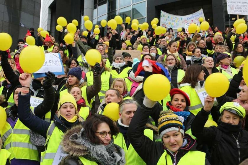 Fransa'da sarı yelekli kadınlar 'Macron istifa' dedi