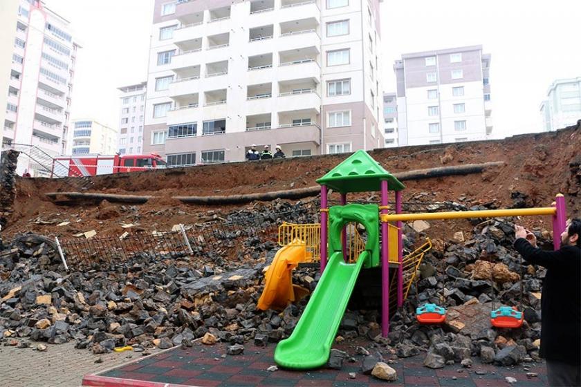 Maraş’ta istinat duvarı çöktü: 1 kişi enkaz altında kalmaktan kurtuldu