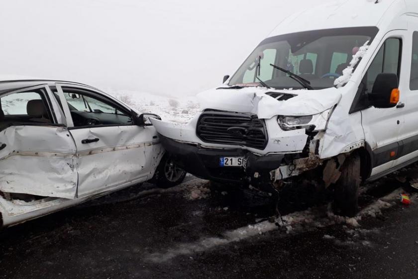 Diyarbakır’da trafik kazası: 1 ölü, 10 yaralı