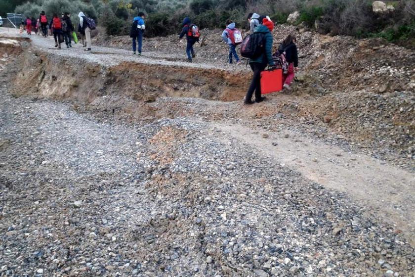 Mersin’de aşırı yağış yol çökmesine neden oldu