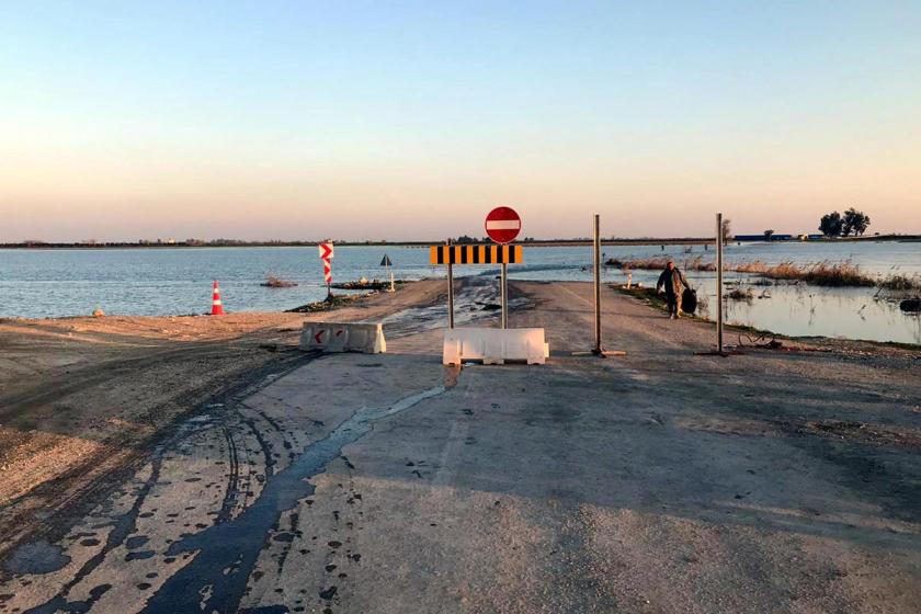 Baraj kapakları açıldı, Tarsus’ta tarım alanlarını su bastı