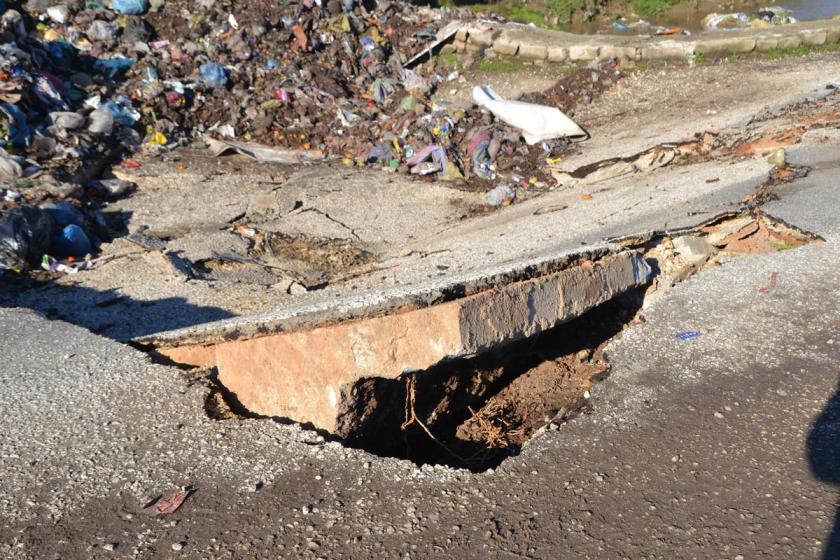 Kırıkhan’da yağmur sonrası köprü çöktü