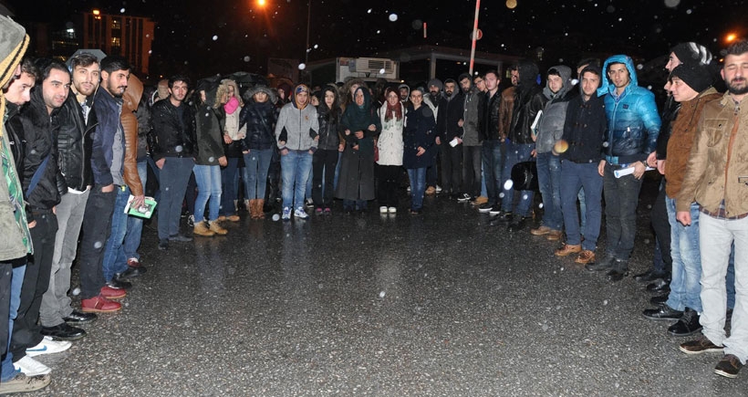 Öğrenciler, yurt yolundaki tacizi yürüyüşle protesto etti