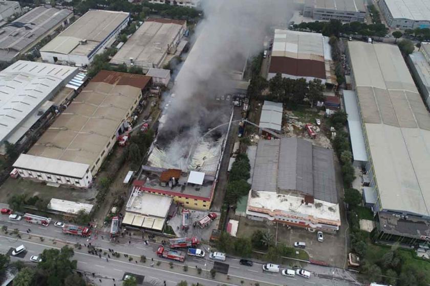 İzmir'de kuru yemiş fabrikasında yangın