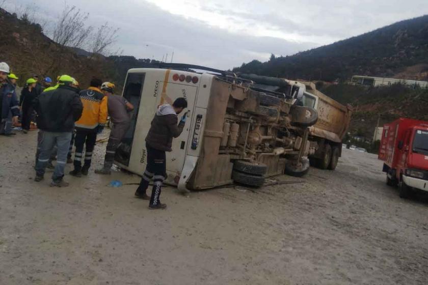 Manisa ve Balıkesir'de işçi servisleri kaza yaptı: 2 ölü, 44 yaralı