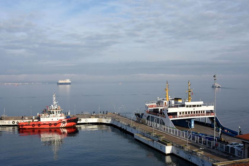 Pek çok kentte etkili olan sis, kara ve deniz trafiğini etkiledi