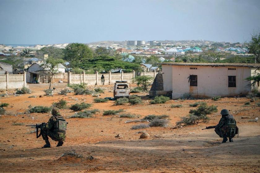 Eş-Şebab Somali'de bakanlık binasına intihar saldırısı düzenledi