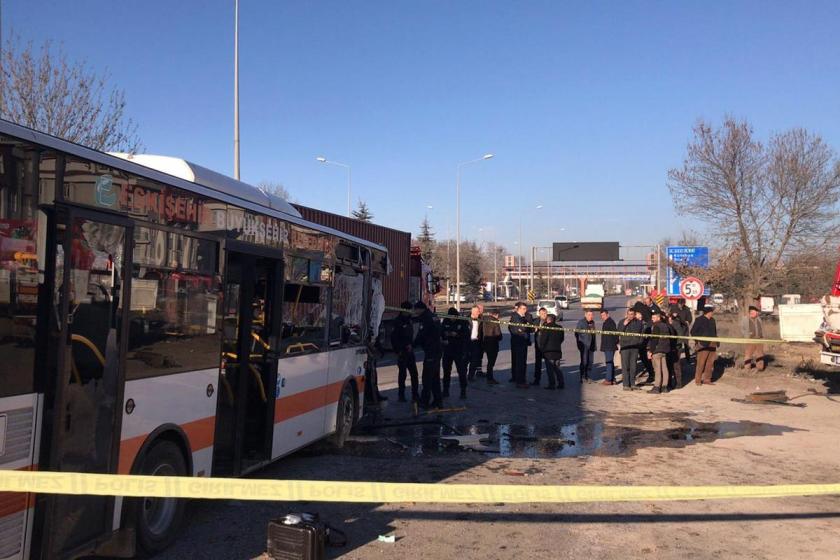 Eskişehir'de halk otobüsü TIR'la çarpıştı: 1 kişi yaşamını yitirdi