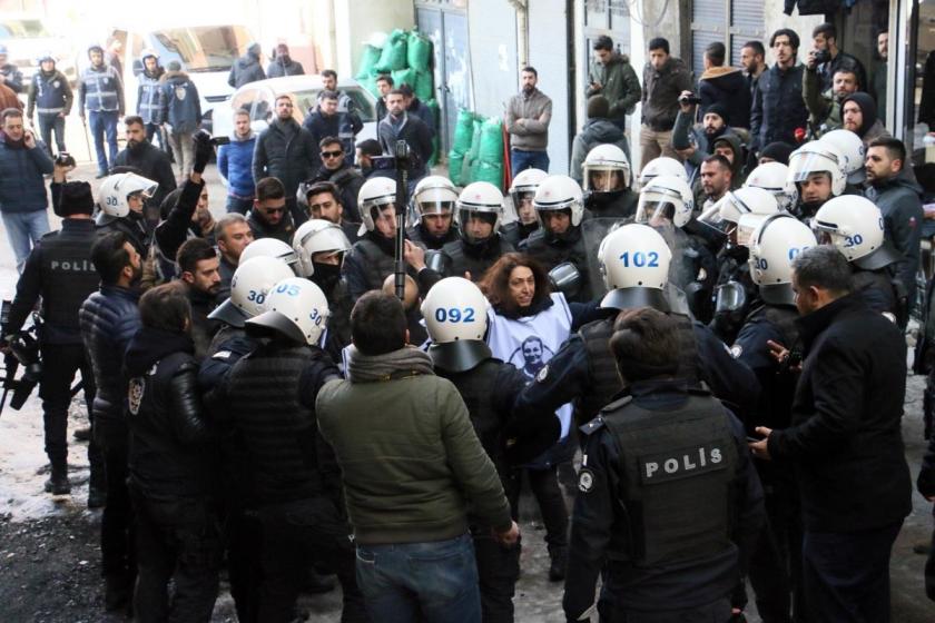 Polisin kolunu ısırdığı gerekçesiyle HDP'li Aydeniz'e soruşturma