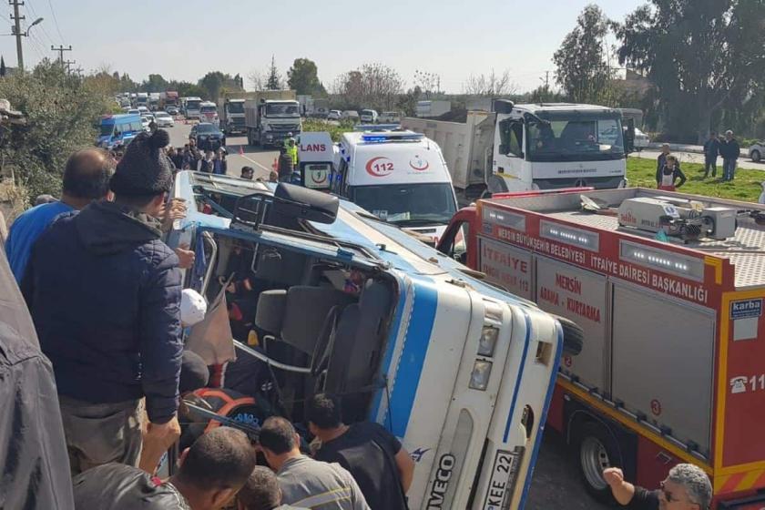 Silifke'de tarım işçilerini taşıyan minibüs devrildi: 5 ölü