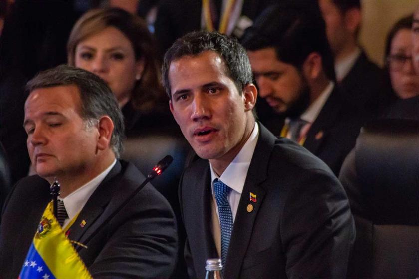 Venezuela’ya geri dönen Juan Guaido halkı yeniden sokağa çağırdı