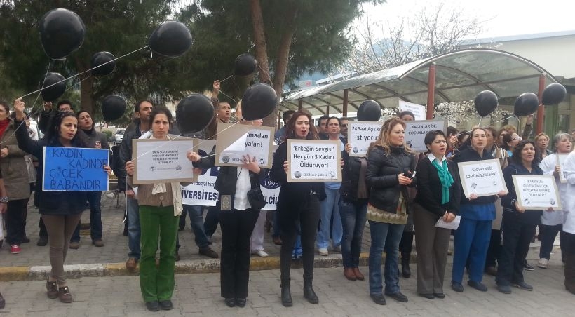 Dokuz Eylül’de siyah balonlu 8 Mart