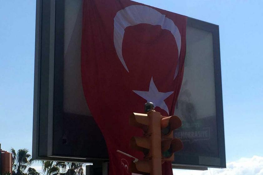 Alanya'da HDP'nin seçim bilboardlarına saldırı yapıldı