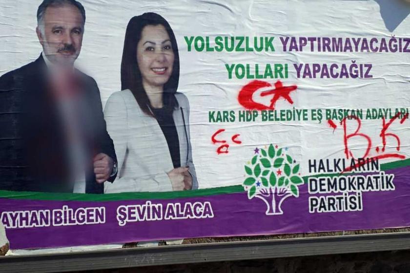 Kars’ta HDP reklam panolarına ırkçı saldırı düzenlendi