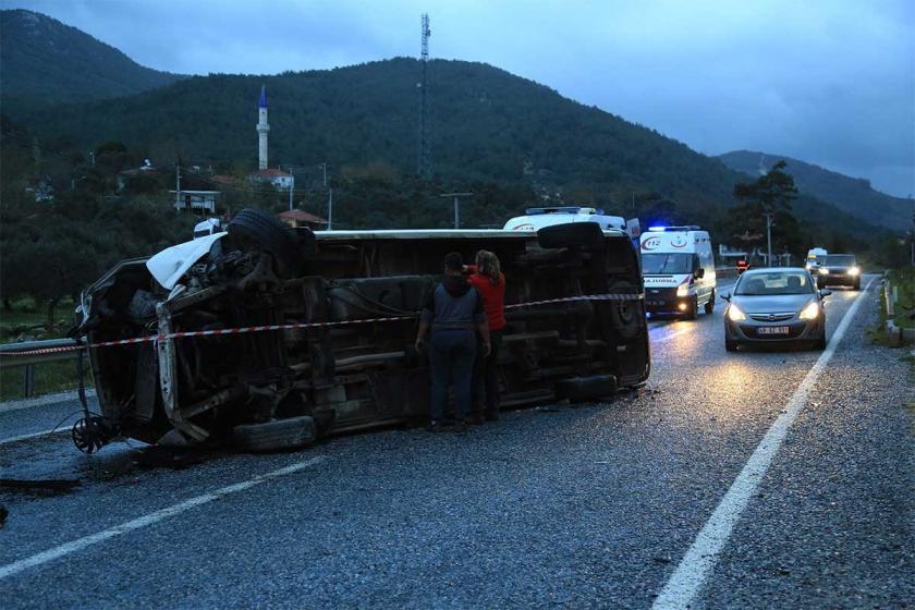 Muğla'da işçi servisi devrildi: 9 yaralı